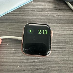 Apple Watch Series 6 (GPS, 40mm) - gold aluminum case, cracked screen, 5 bands